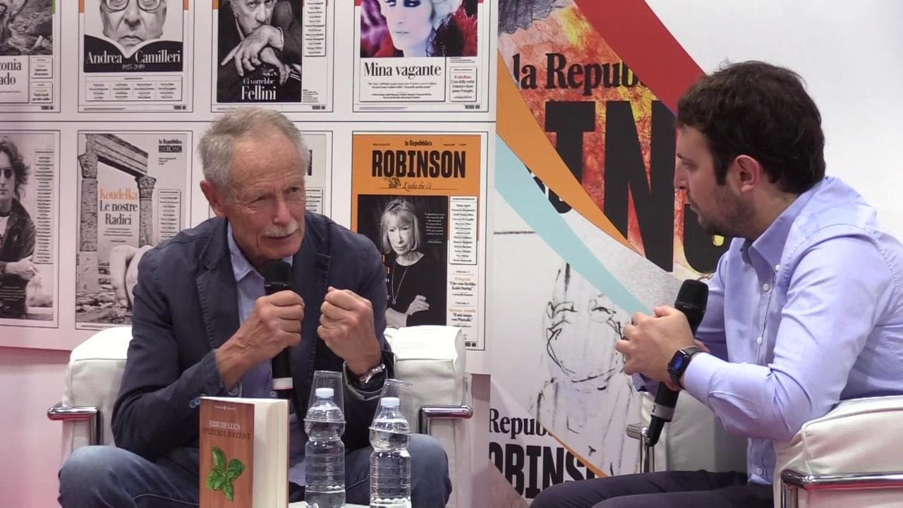 Salone del Libro di Torino 2022, Erri De Luca sulla guerra: "È scoppiata nel nostro tempo e nel nostro territorio, è normale che ci colpisca"