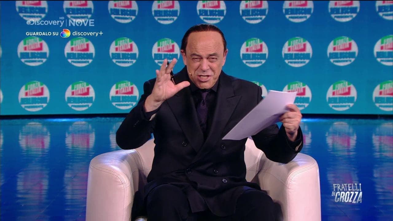 Crozza diventa Berlusconi: "Sono trent'anni che invento storielle"