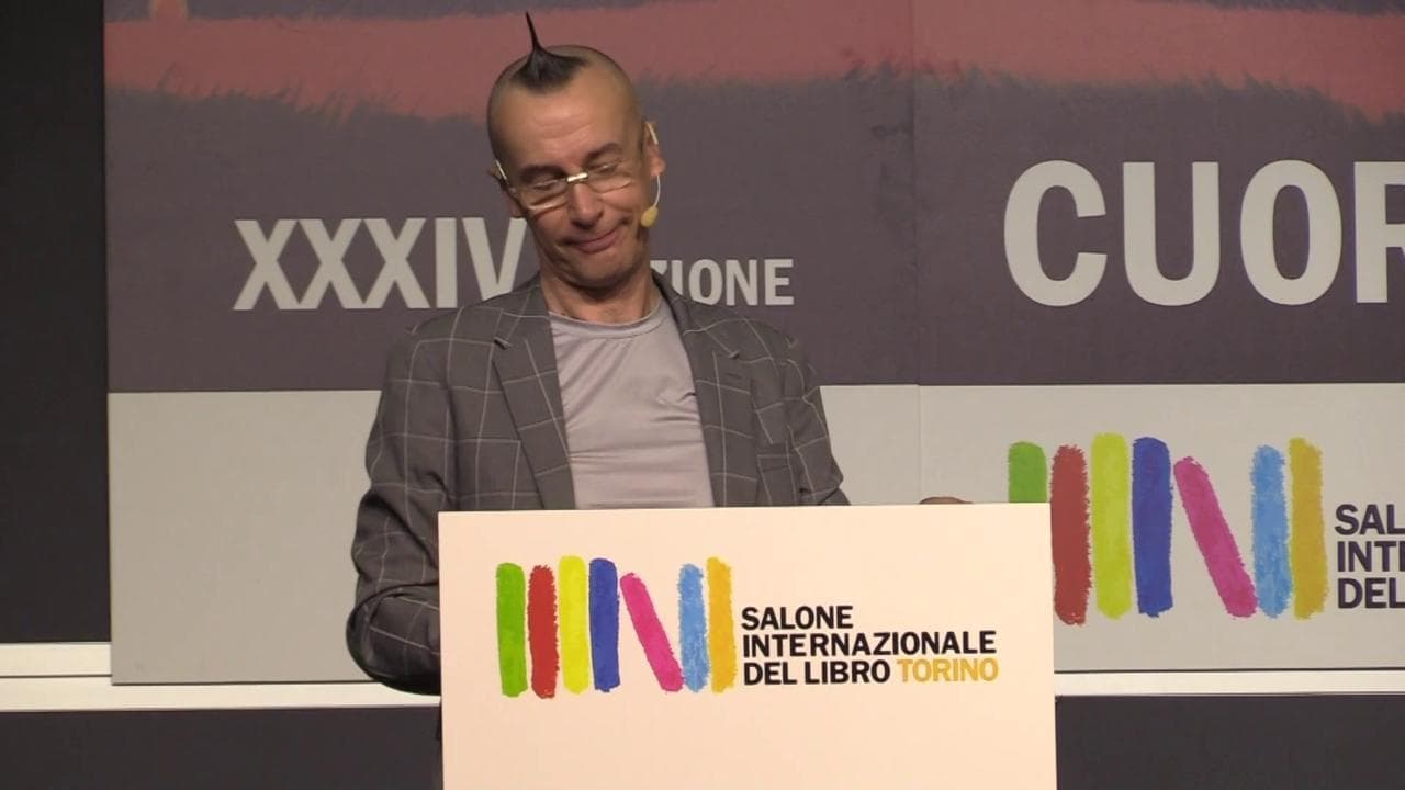 Salone del Libro di Torino 2022, il podcast prende vita: Arturo Brachetti interpreta la storia di Joséphine Baker