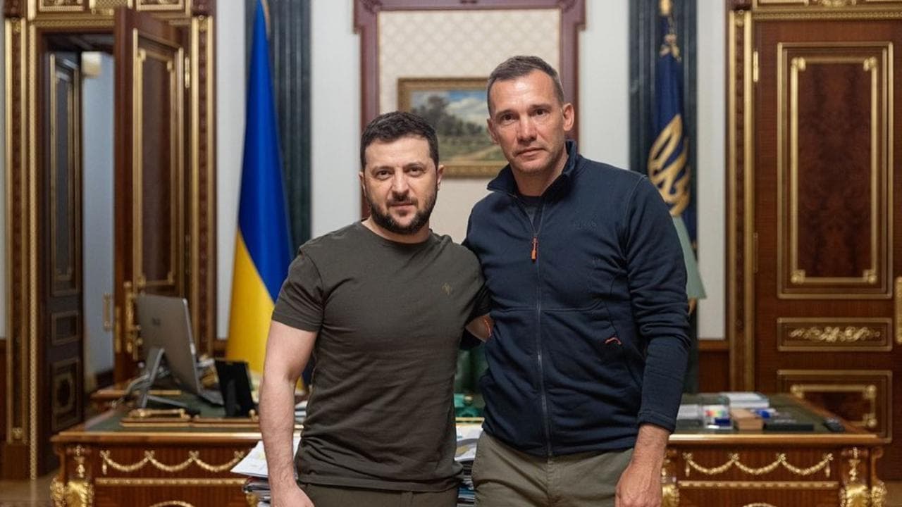 Ucraina, nel 2022 il primo incontro tra Shevchenko e Zelensky a Kiev: "La priorità è aiutare il mio Paese, non il calcio"