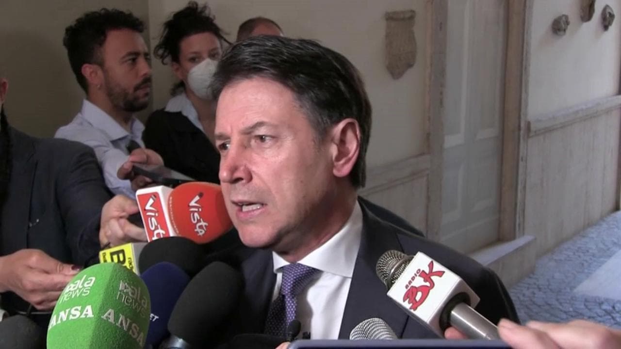 Governo, l'attacco di Conte : "Con voto commissione Esteri si registra nuova maggioranza che va da FdI a IV"