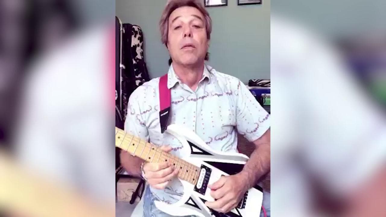 Cesareo omaggia i Pink Floyd: la sua versione dell'assolo di "Shine On You Crazy Diamond" è perfetta