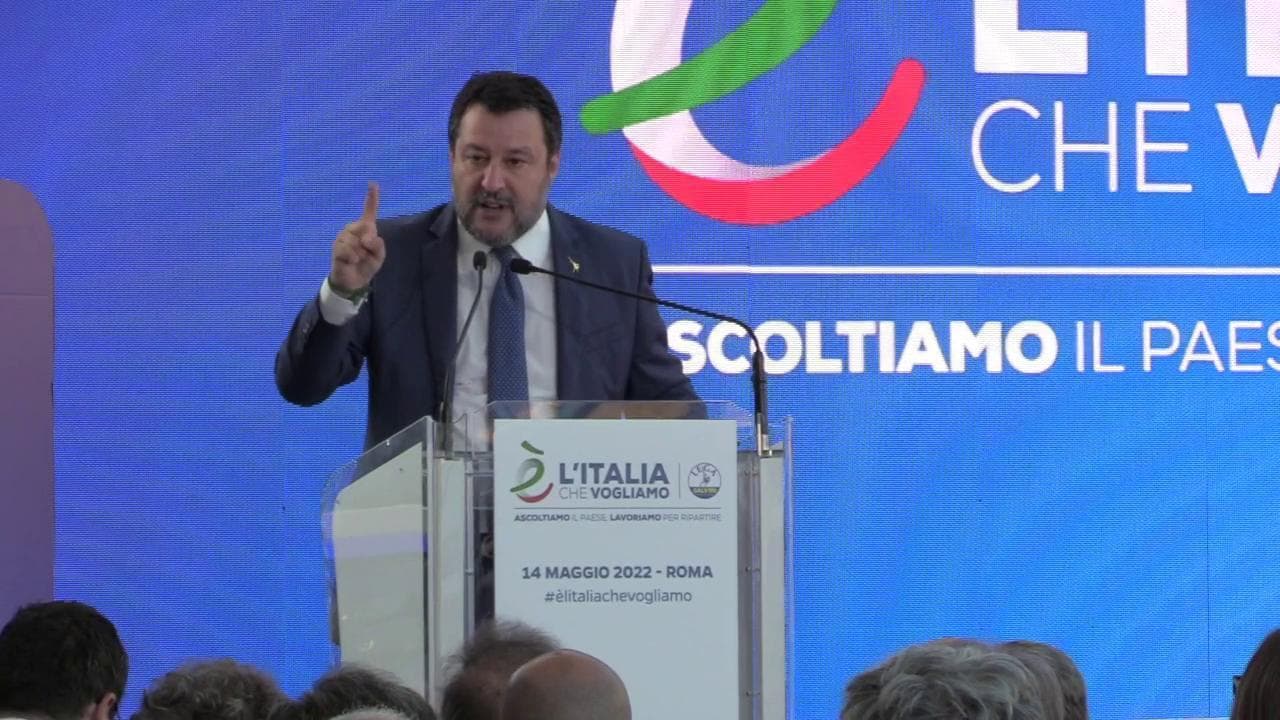 Alpini, Salvini: "Chiederò agli 800 sindaci della Lega di invitarli, ma chi ha sbagliato deve pagare""