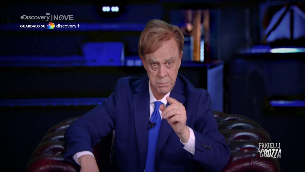 Crozza-Orsini: "Dove vado io, poi chiudono. Una volta ho volato con Alitalia: l'hanno chiusa"