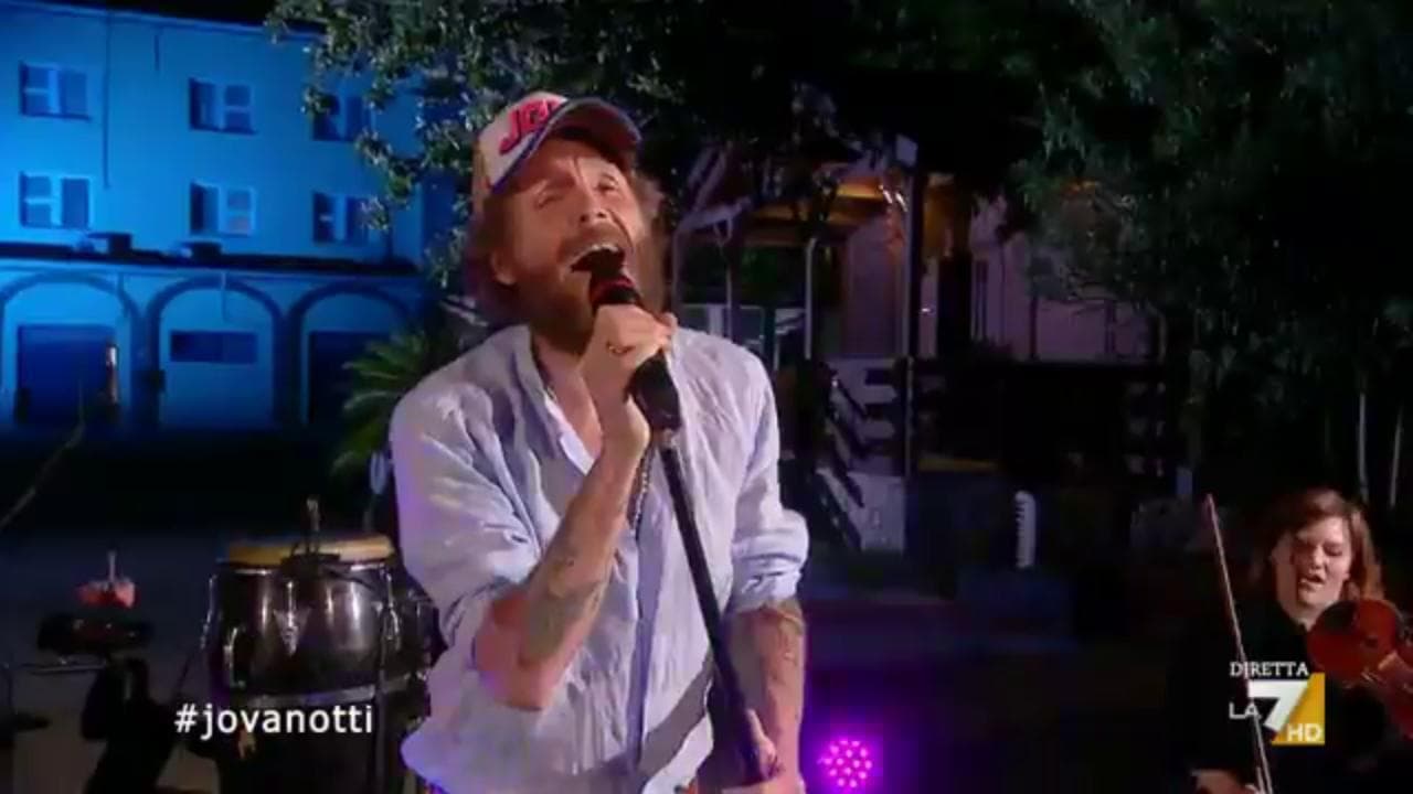 "I love you Diego": l'esibizione di Jovanotti a Propaganda Live