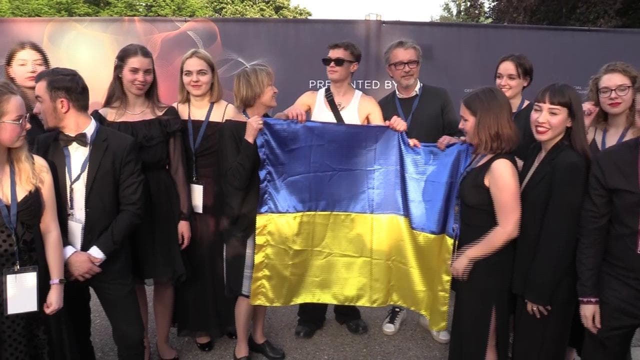 Eurovision, il backstage di Blanco insieme alla Giovane Orchestra ucraina: "Forza ragazzi, buona fortuna"