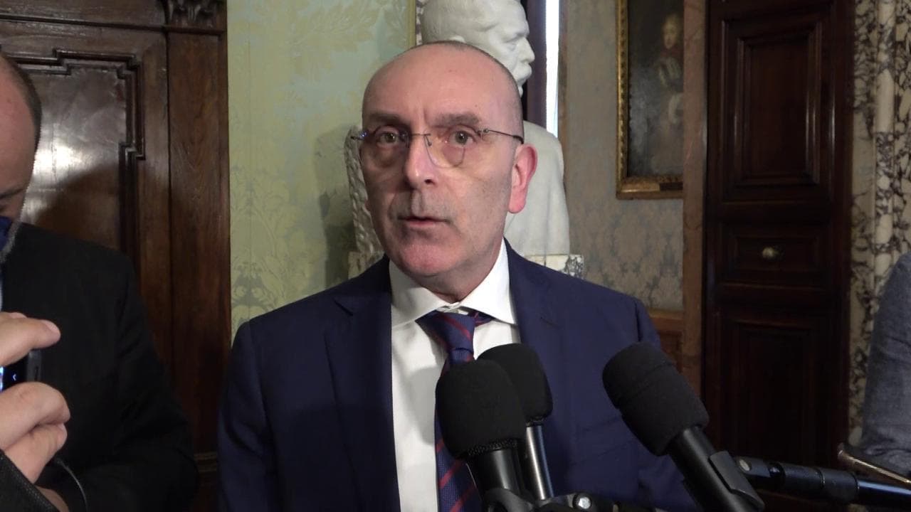 Senato, la Giunta scioglie la Commissione Esteri, Petrocelli: "Il tweet del 25 aprile? Lo rifarei"