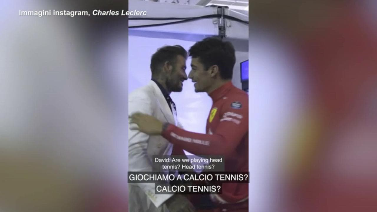 Il "warm up" di Charles Leclerc: si riscalda sfidando Beckham a calcio tennis