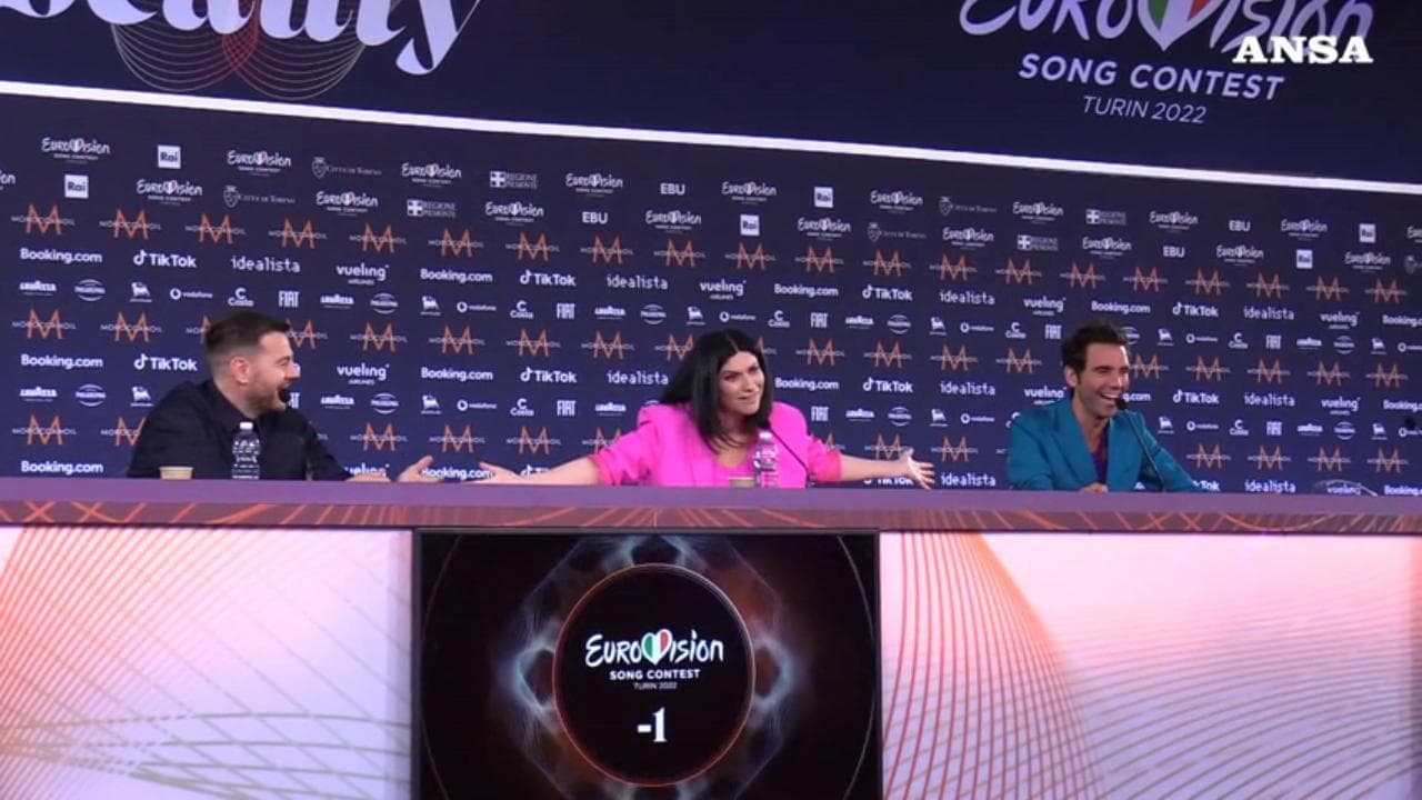 Eurovision, tutti gli sketch di Pausini, Mika e Cattelan in conferenza stampa
