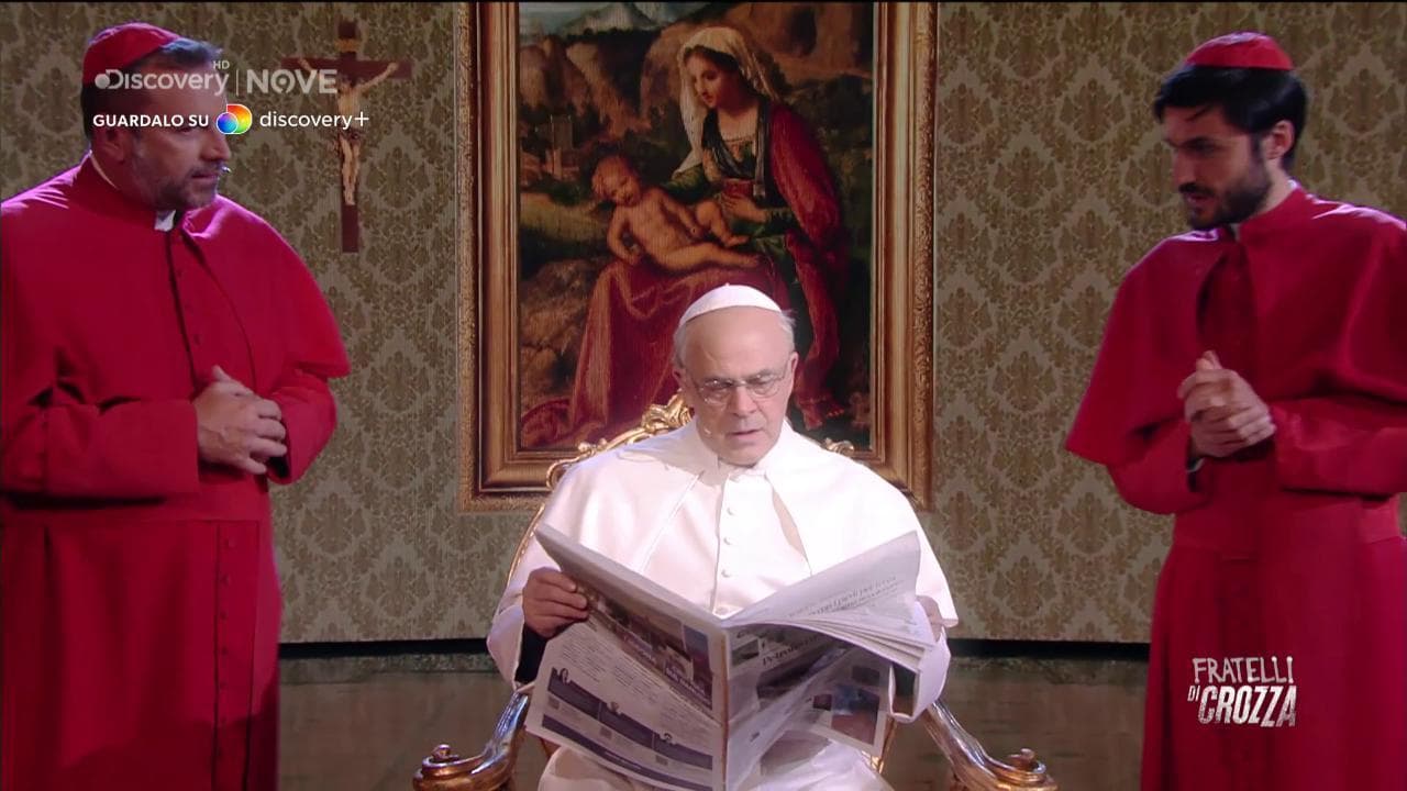 Crozza/ Papa Francesco si lamenta con Dio per non essere stato inserito nella lista di proscrizione dei pacifisti, nonostante le bordate