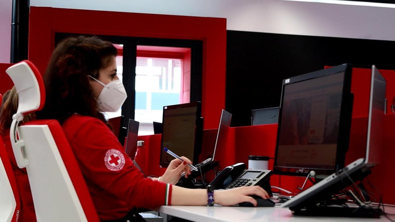 Roma, dentro la nuova centrale unica della Croce Rossa: "Così rispondiamo alle solitudini"