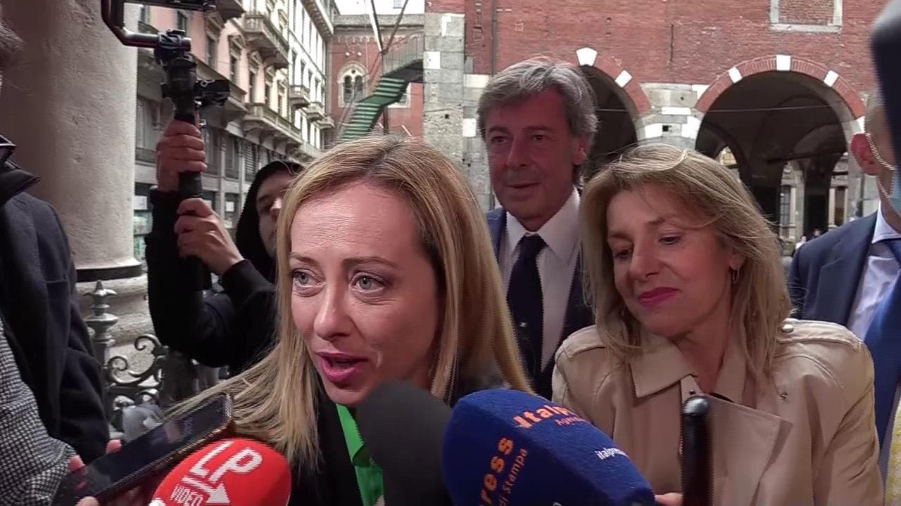 Meloni al salone di bellezza in verde Lega: "Salvini? Non dica che faccio interessi di partito"