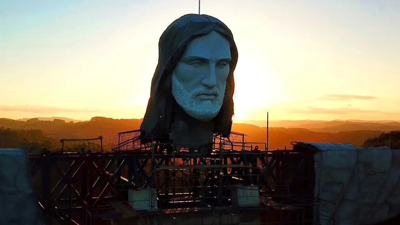 Brasile, in costruzione una nuova statua del Cristo Redentore: è più alta di quella di Rio