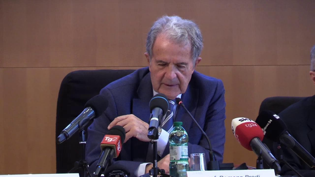 Prodi sulla situazione in Ucraina: "È una terza guerra mondiale a pezzi che cambierà equilibri Ue"