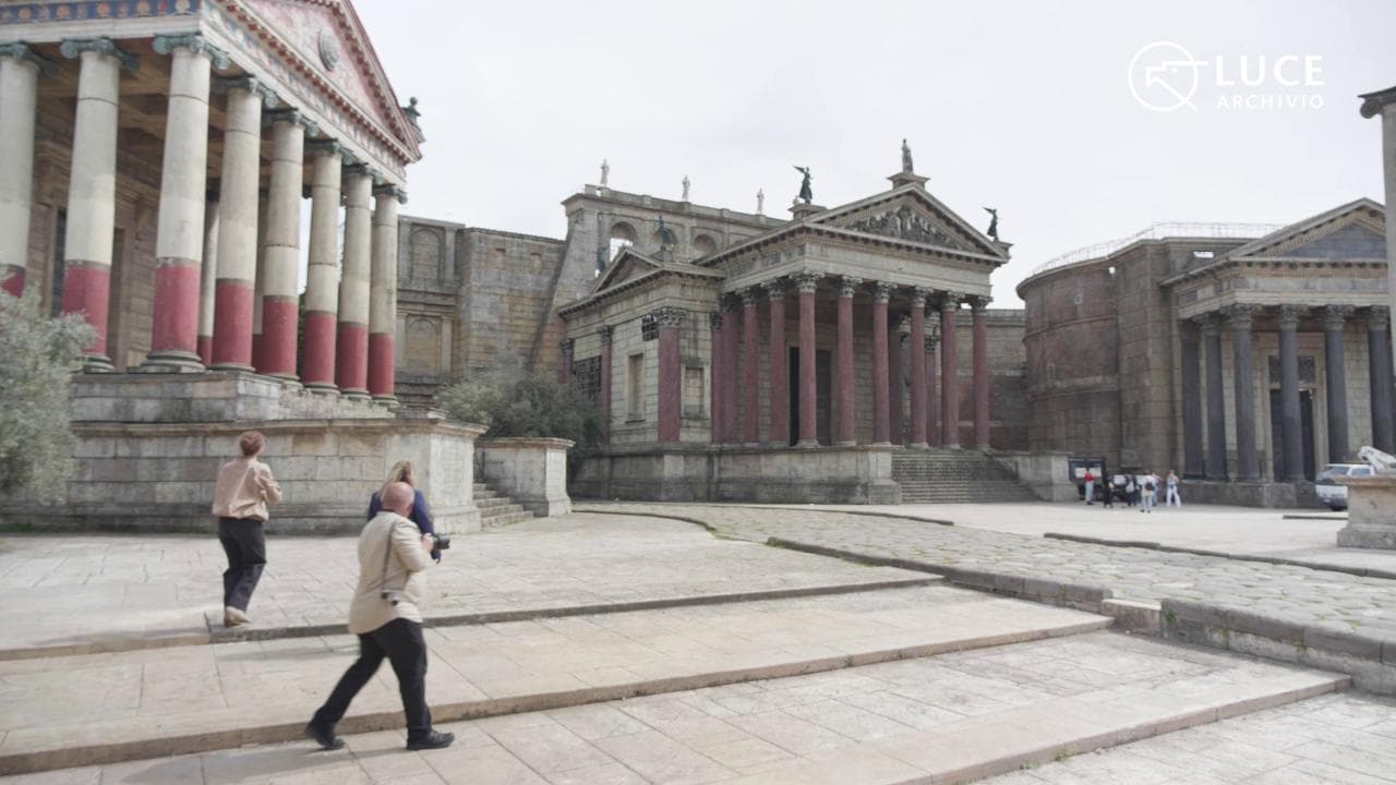 Arte: Vanessa Beecroft, ecco il video del suo sopralluogo a Cinecittà