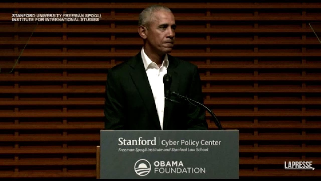 La lezione di Obama sui social media: "La nostra principale finestra sul mondo sfoca la realtà"