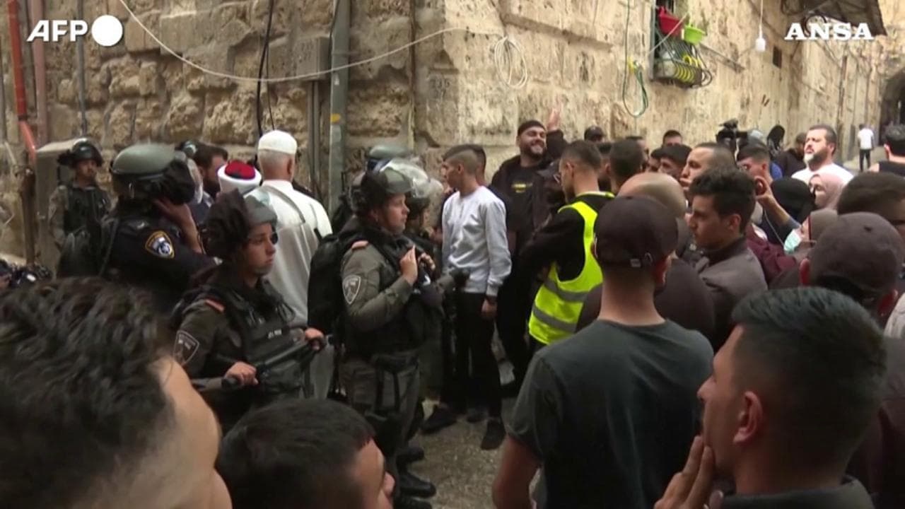Gerusalemme, ancora tensioni tra polizia israeliana e palestinesi ad Al-Aqsa