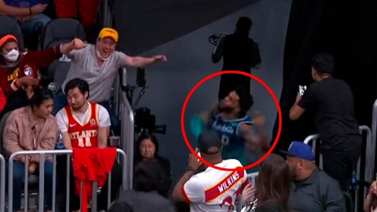 Basket Nba, Miles Bridges degli Hornets lancia il paradenti contro una tifosa