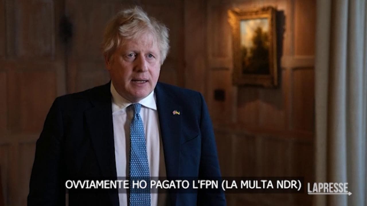 Partygate, Johnson: "Ho pagato la multa, mi scuso, ma non mi dimetto