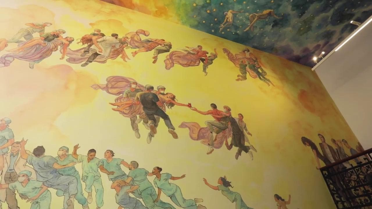 Milo Manara rivisita la Cappella degli Scrovegni: il colossale murale all'università di Padova