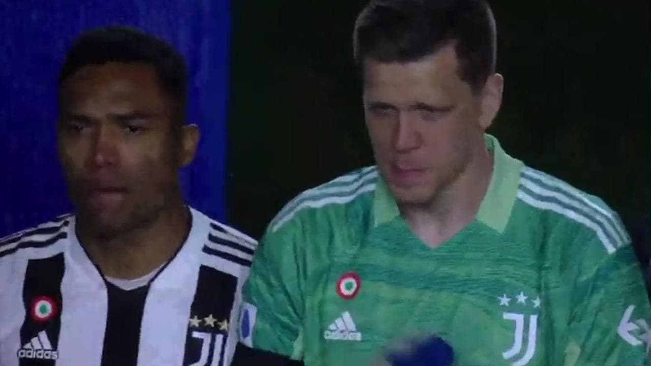 Juventus-Inter: Szczesny, che ha la moglie ucraina, si commuove ascoltando "Imagine" prima del match