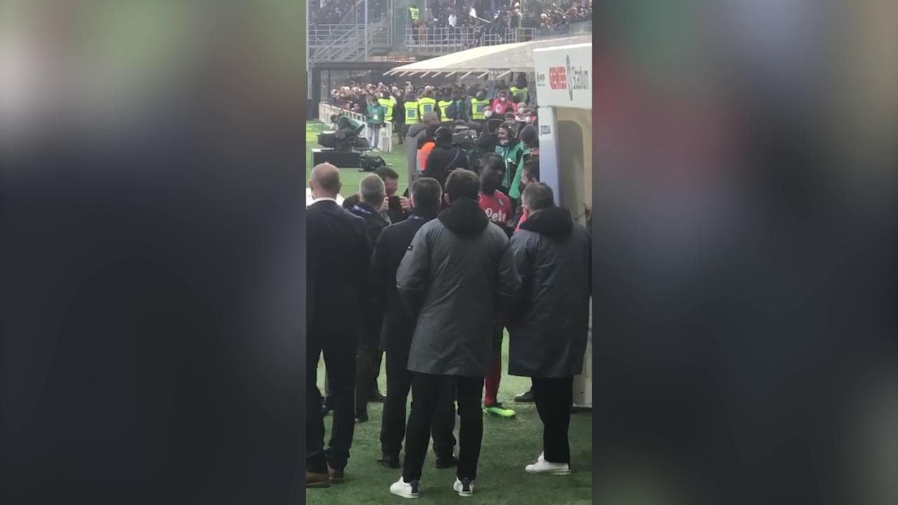 Atalanta-Napoli, ululati e insulti razzisti dei tifosi bergamaschi contro Koulibaly: “Negro di m…”