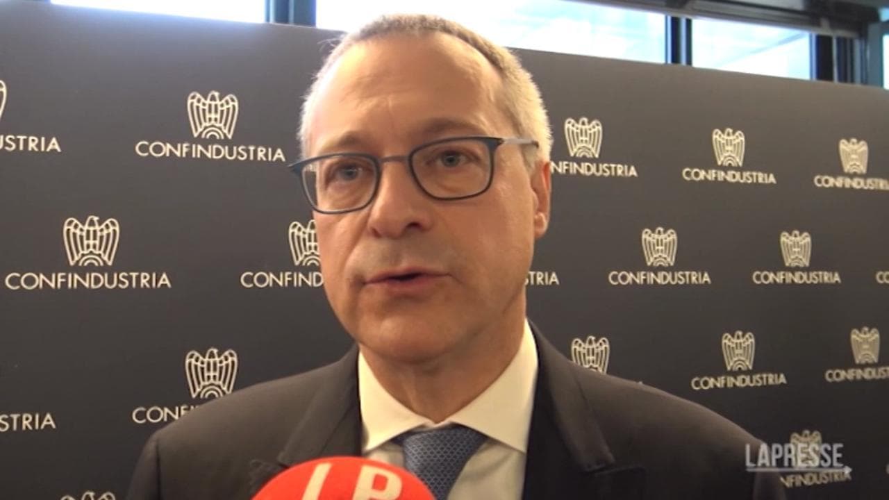 Confindustria vede la recessione, Bonomi: "Il Paese è fragile, necessarie misure strutturali"