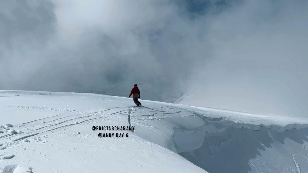 Libano, lo snowboarder è fortunato: viene travolto dalla valanga da lui stesso causata ma ne esce illeso