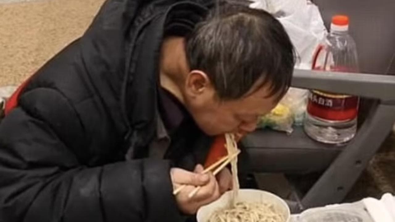 Vivere in aeroporto: la storia del cinese Wei Jianguo e i precedenti più famosi