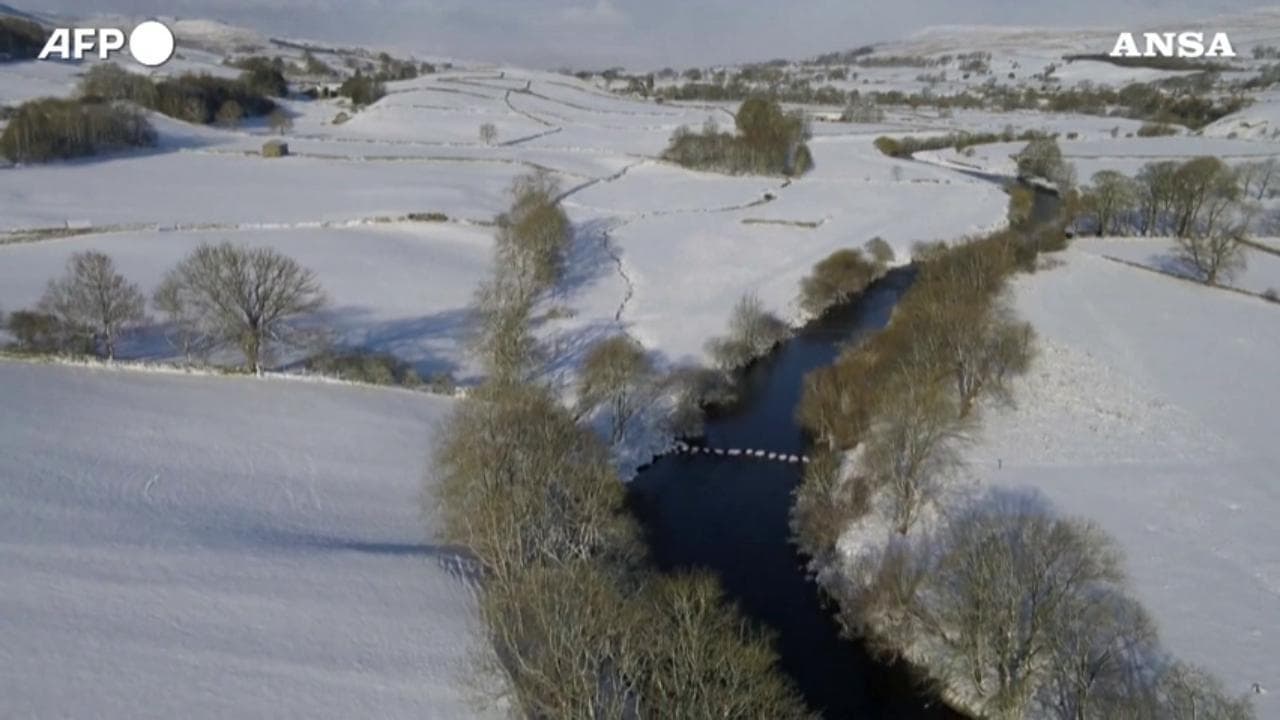 Ondata di freddo sul nord dell'Inghilterra: copiose nevicate imbiancano le vallate dello Yorkshire