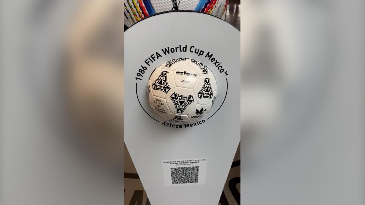 Dal Telstar di Messico 1970 fino ad Al Rihla di Qatar 2022: tutti i palloni dei Mondiali in mostra