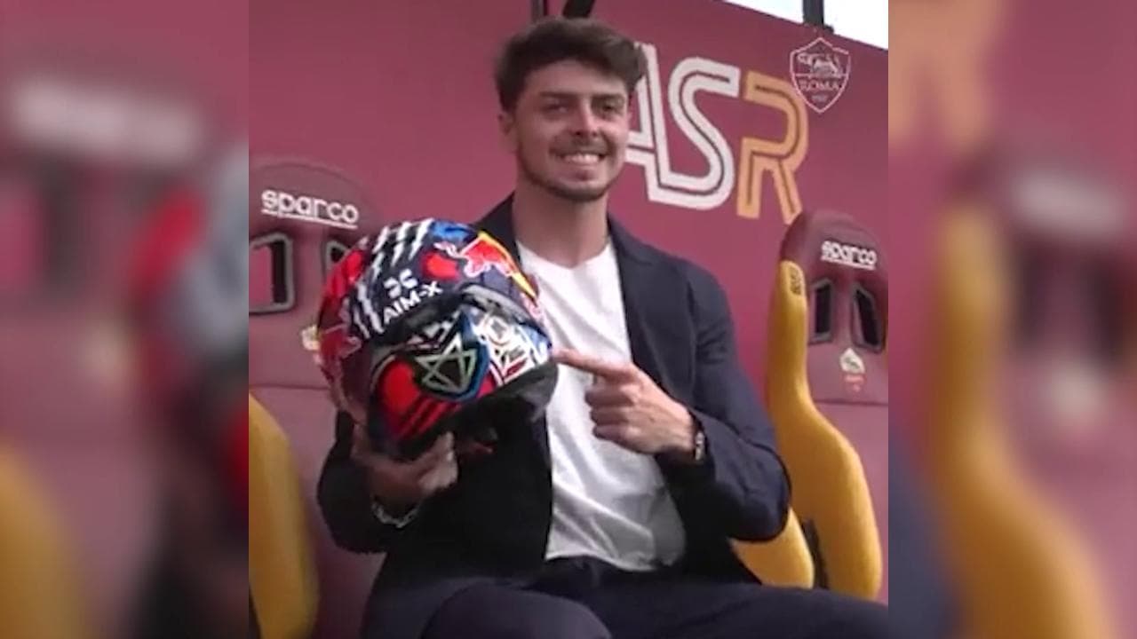 Il lupetto della Roma vola in MotoGp sul casco di Fabio Di Giannantonio
