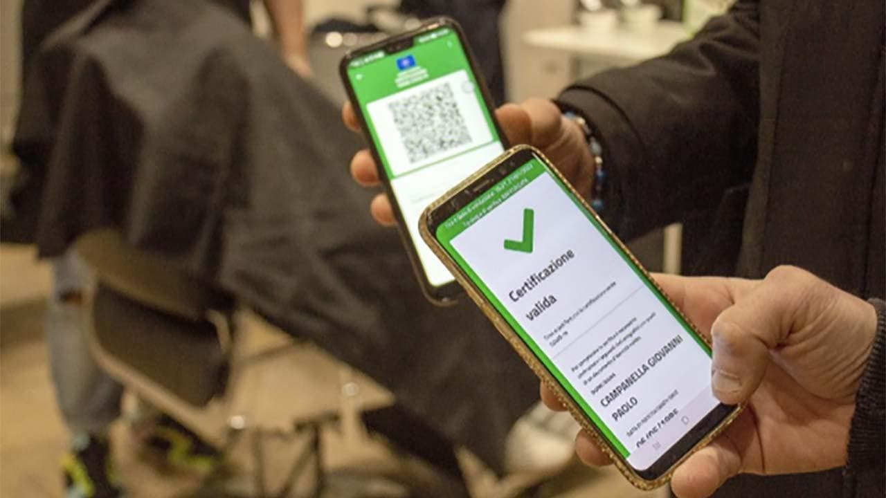 Covid, come cambiano le regole dal primo aprile: green pass, quarantena, mascherine e scuola