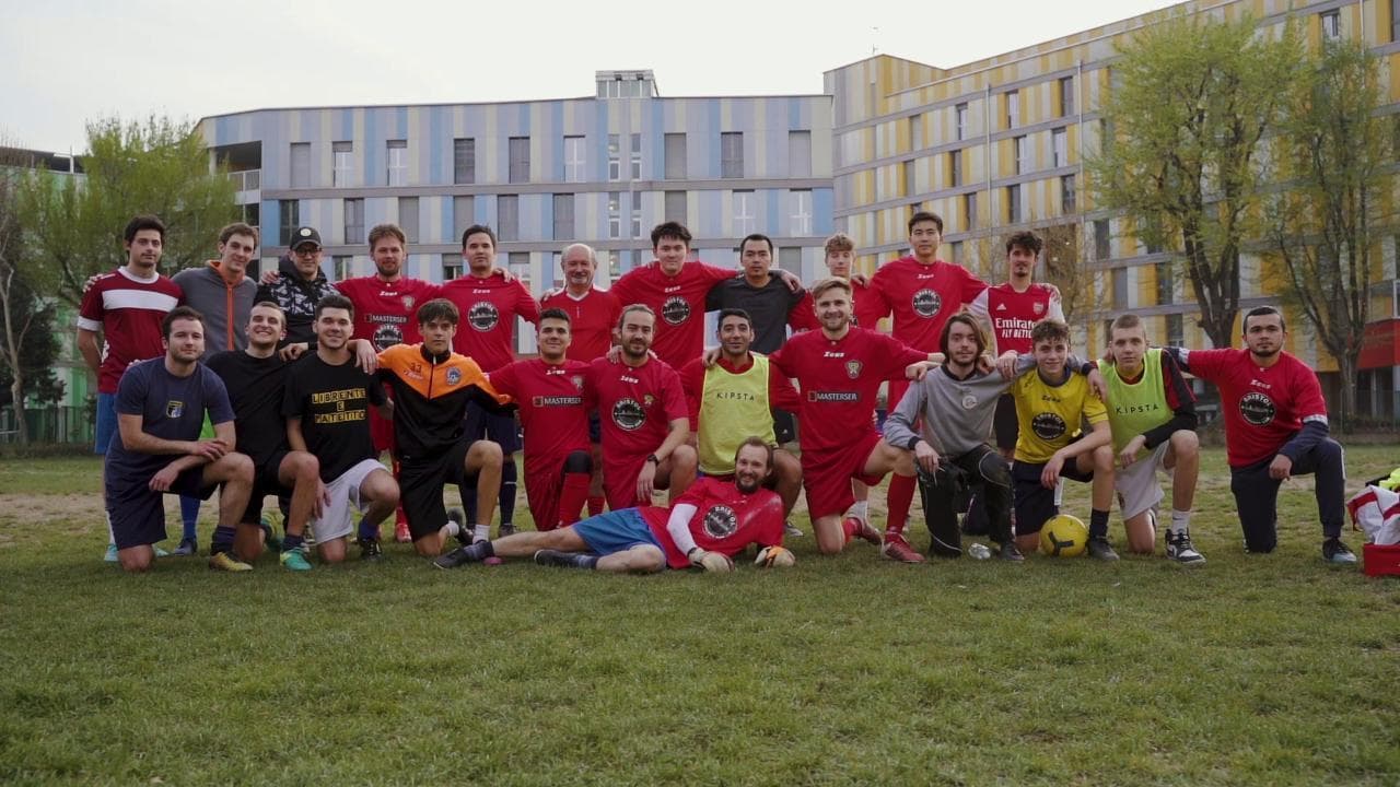 L'ex URSS torna sul campo da calcio, ma non è il sogno di Putin: ucraini e russi giocano insieme