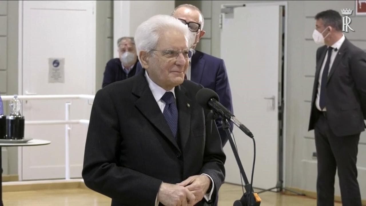 Trieste, Mattarella in visita agli anziani: "Sono come voi"