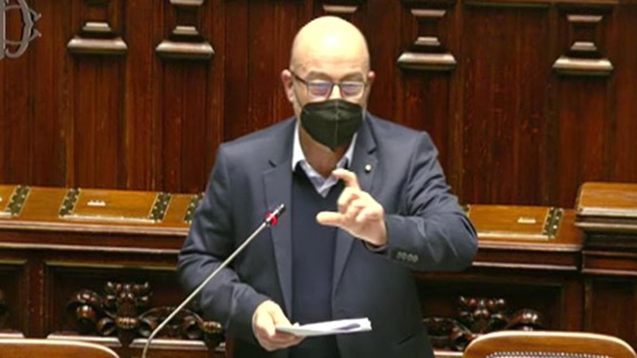 Caro carburanti, Cingolani: "Adeguamento alla riduzione dei prezzi del petrolio è sempre ritardato"