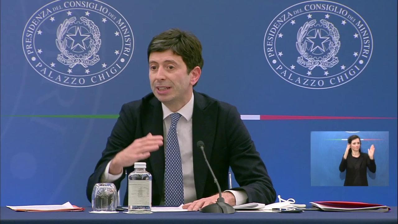 Decreto riaperture, Speranza: "Via Super Green Pass al lavoro per over 50"