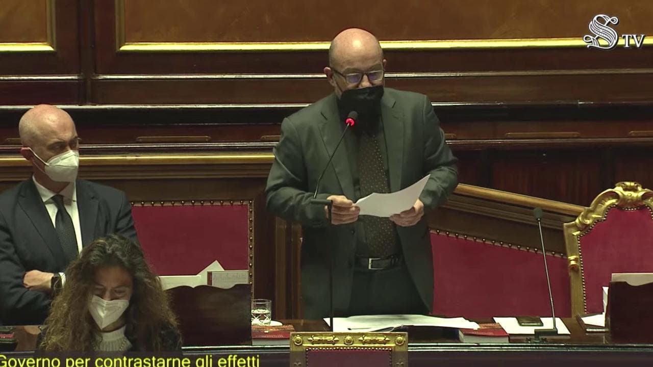 Caro carburanti, Cingolani: "Governo valuta l'introduzione di accisa mobile per contenere costi"
