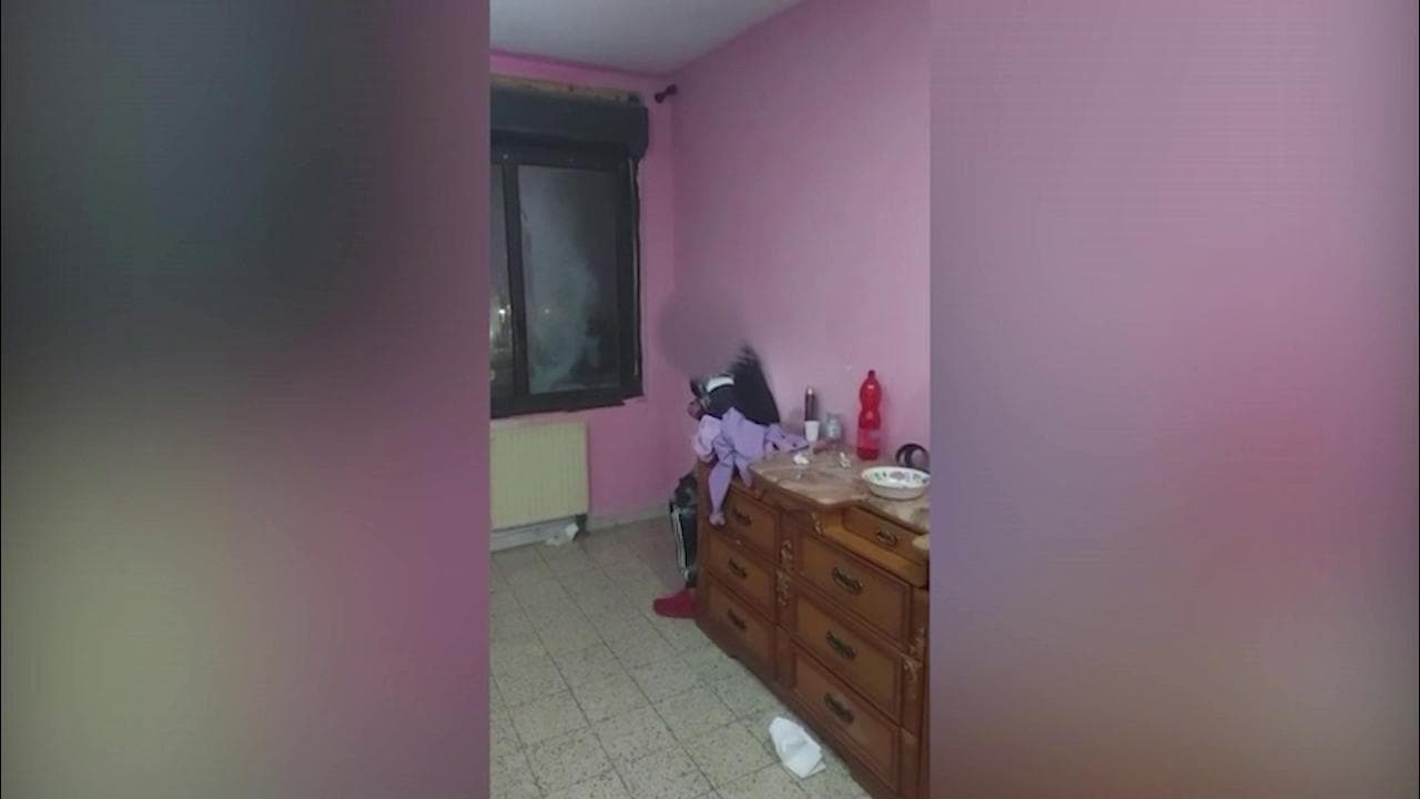 Roma, tenta atti di autolesionismo: polizia usa il taser per la prima volta