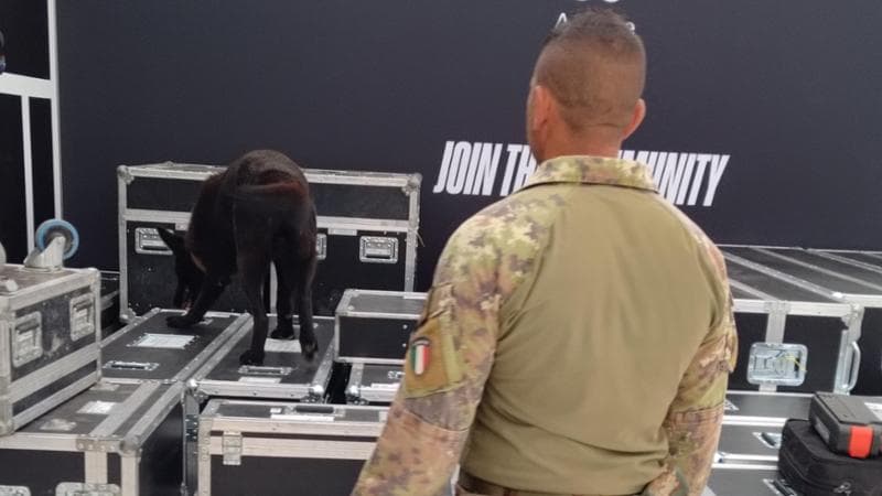 Parigi, il sergente e il fido Basted: i cani artificieri che arrivano dall’Italia vegliano sulle Olimpiadi