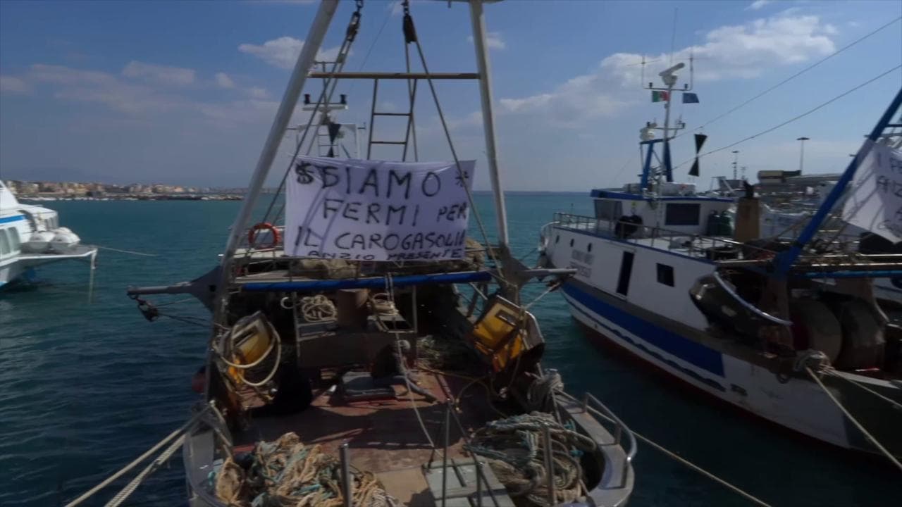 Anzio, l'allarme dei pescatori: "Noi fermi, il prezzo del gasolio è insostenibile"