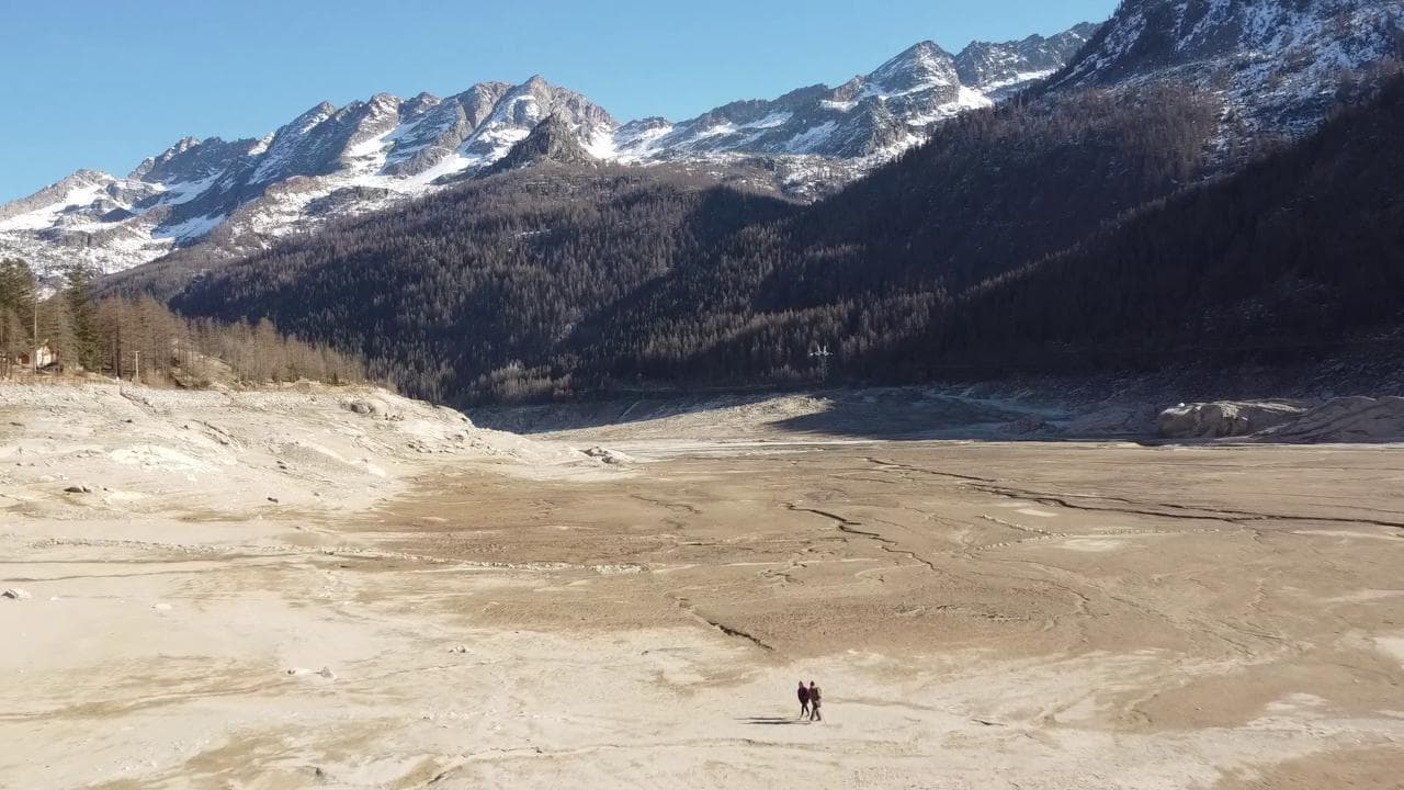 Il lago di Ceresole è morto, sul Gran Paradiso deserto e venti fortissimi hanno sostituito l'acqua