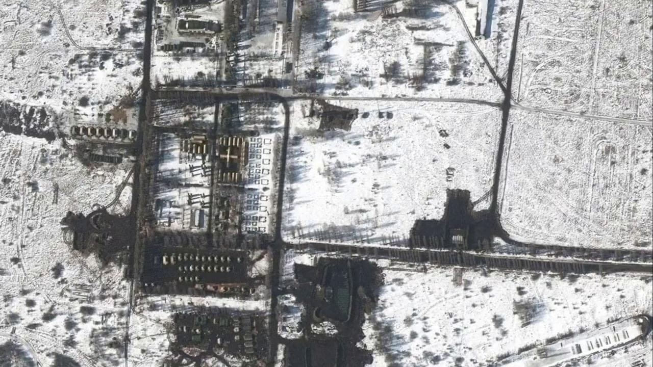 I nuovi movimenti delle truppe russe al confine ucraino nelle immagini satellitari