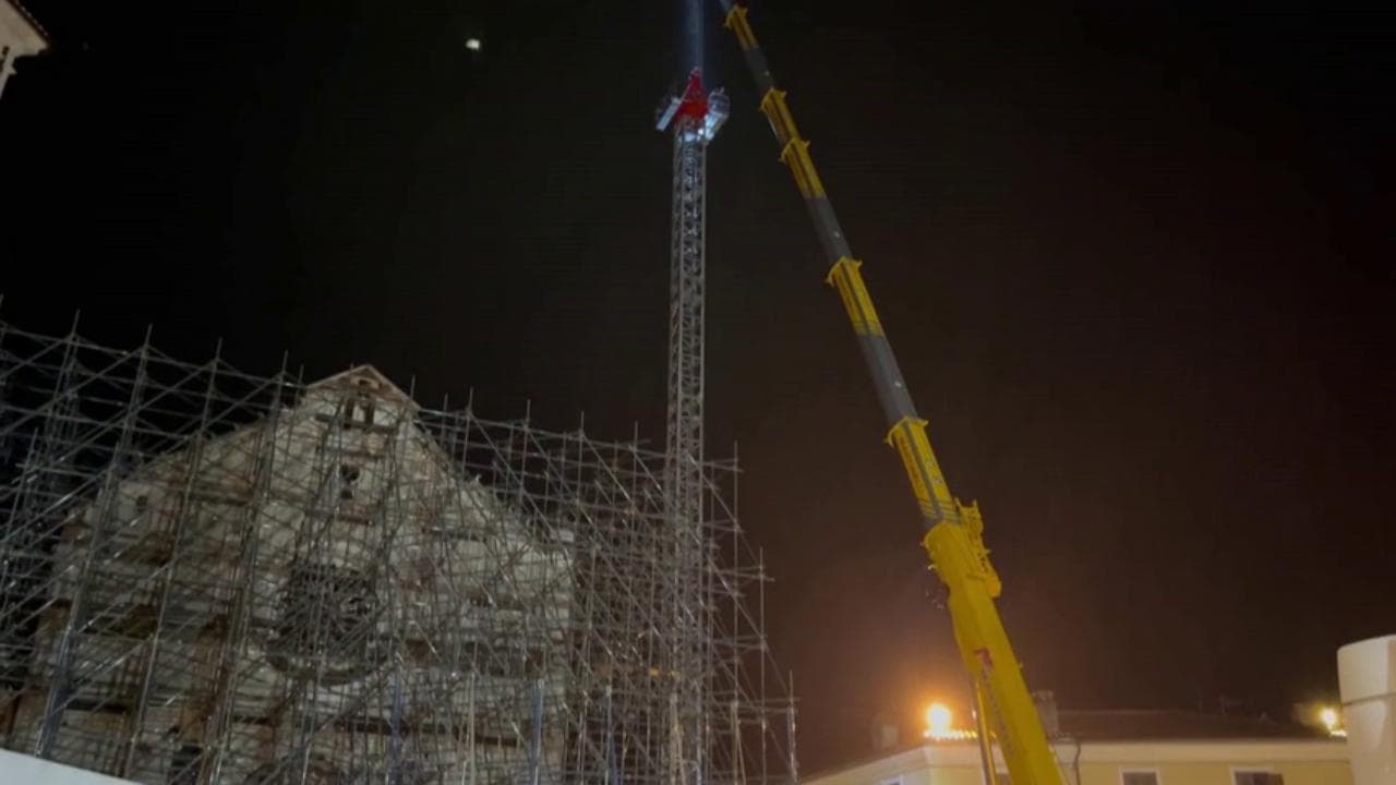 Umbria, montata la gru per ricostruire la Basilica di Norcia