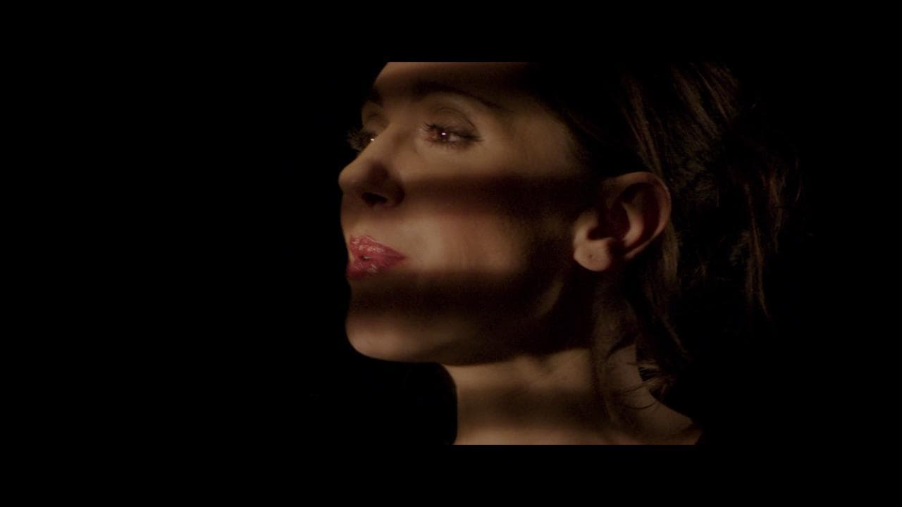 Anteprima: -"Tempo da consumare", il nuovi video di Simona Molinari