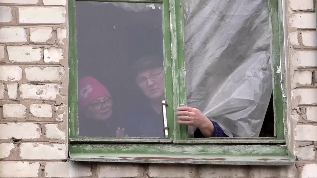 Ucraina, i residenti di Lugansk: "Quando abbiamo sentito le bombe nell'asilo pensavamo fosse iniziata la guerra"