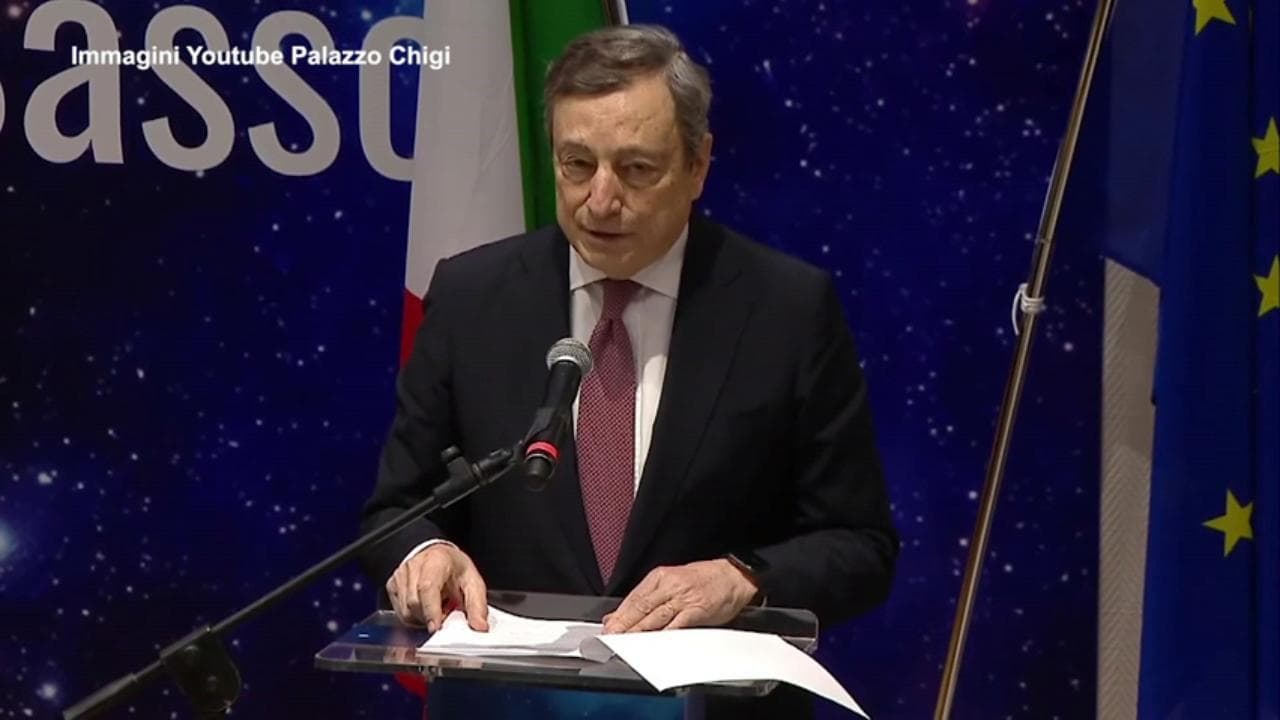 Draghi in visita al Gran Sasso: "30 miliardi del Pnrr per istruzione e ricerca: siano al centro della crescita"