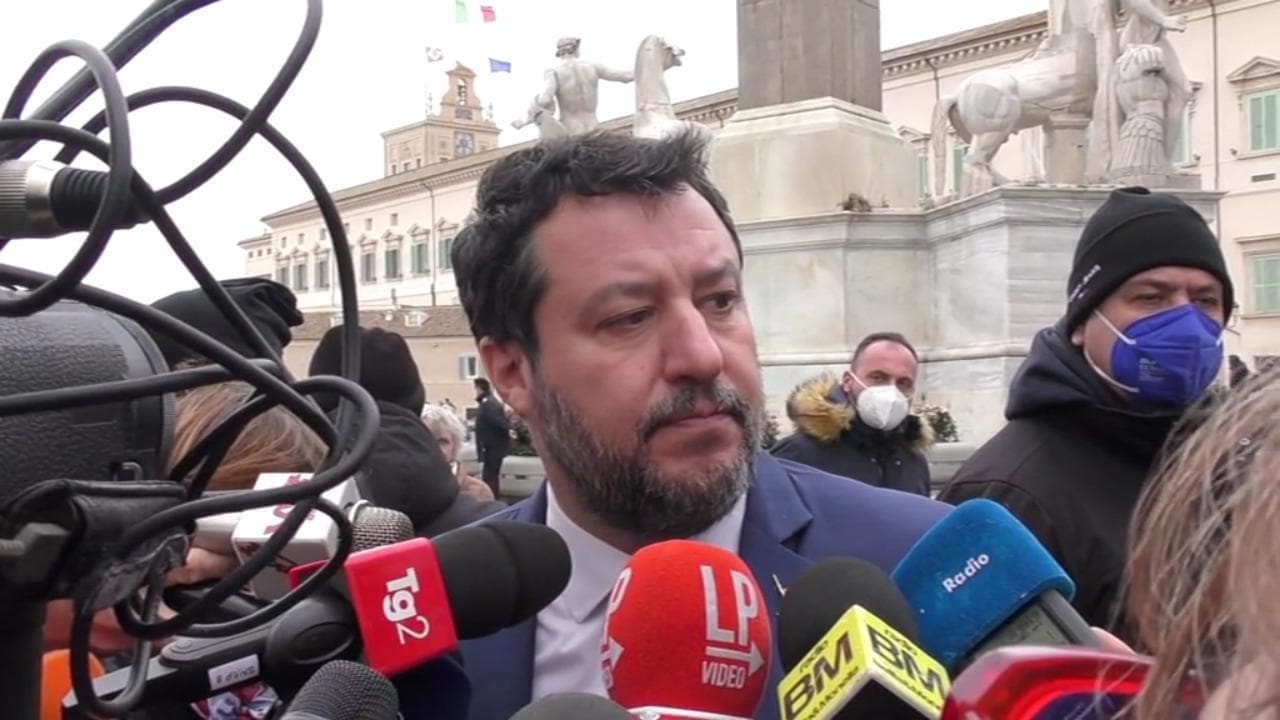 Cannabis, Salvini sbotta con la giornalista: "Lei è libera di farsi le canne, io contro ogni droga"
