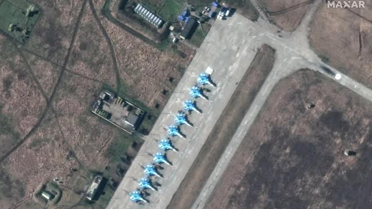 Le immagini da satellite mostrano i movimenti delle truppe russe lungo i confini con l'Ucraina
