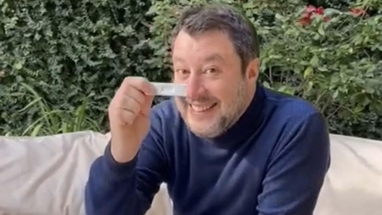 Covid, Matteo Salvini negativo: l'annuncio su Fb con la canzone di Jovanotti